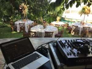 Read more about the article Cum să comunicați eficient cu dj -ul la nunta voastră